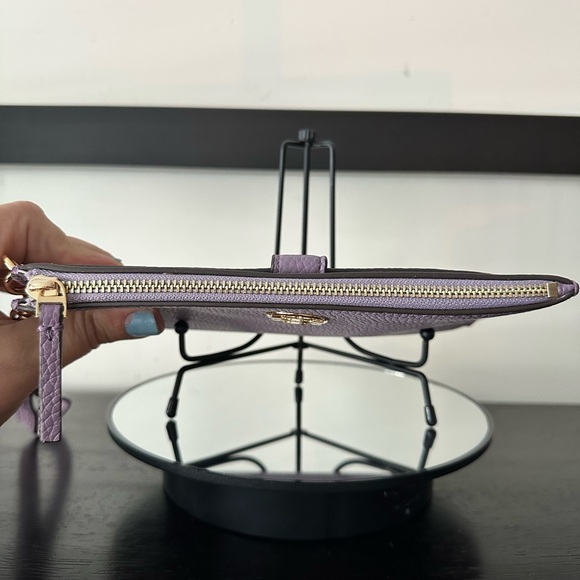 NWOT Tory Burch Chelsea Pebbled Leather Wristlet - Picture 8 of 11